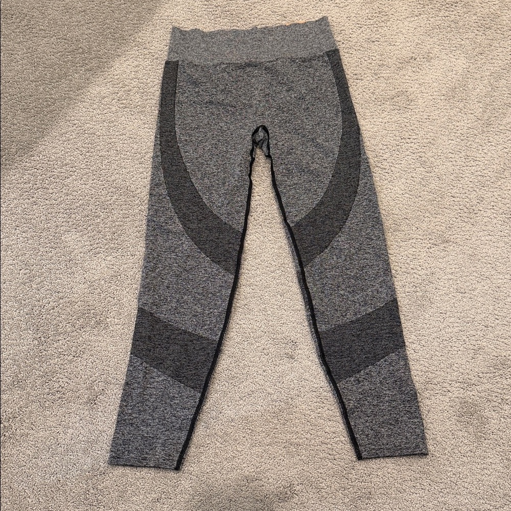NWT! PINK Victoria's Secret Charcoal Leggings - Size L